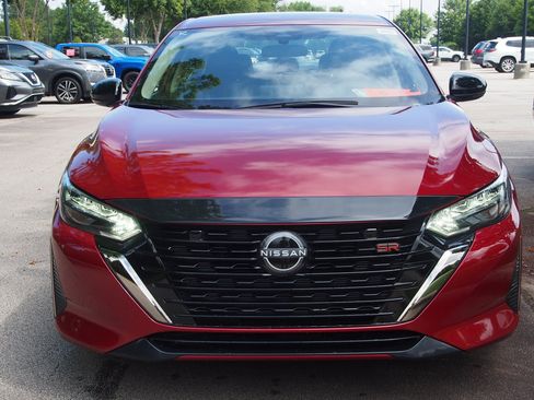 Used 2024 Nissan Sentra SR FWD image 2