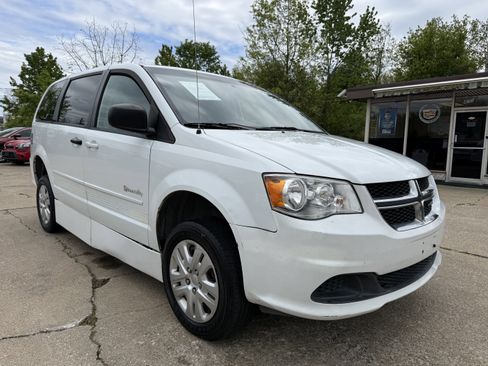 Used 2017 Dodge Grand Caravan SE w/ Power Window Group FWD image 3