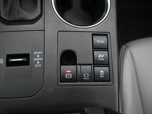 Used 2023 Toyota Highlander Bronze Edition image 17