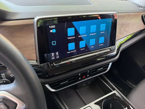 Used 2024 Volkswagen Atlas SE FWD image 26
