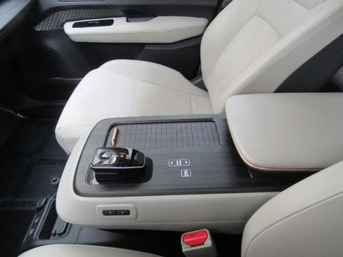 Used 2023 Nissan Ariya FWD image 44