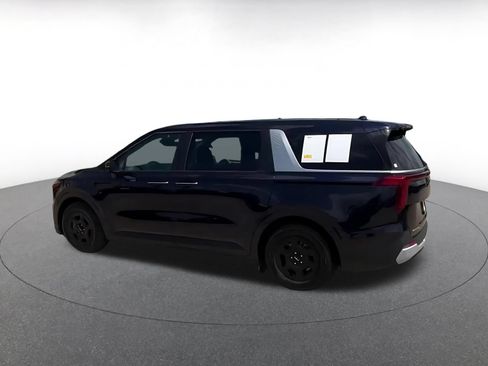 Used 2026 Kia Carnival FWD image 9