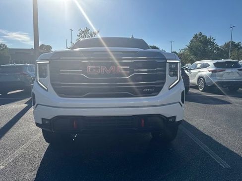 Used 2022 GMC Sierra 1500 AT4 w/ AT4 Preferred Package AWD/4WD image 3