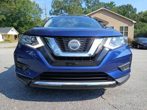 Used 2020 Nissan Rogue SV w/ Premium Package FWD image 3