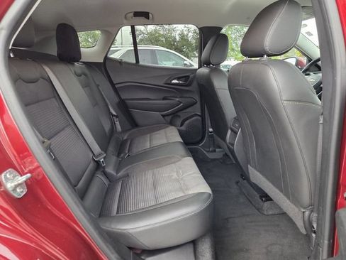 Used 2025 Chevrolet Trax LT w/ Driver Confidence Package FWD image 19