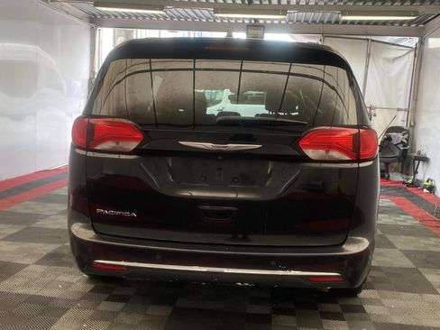 Used 2019 Chrysler Pacifica Touring-L image 5