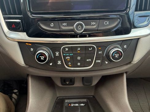 Used 2019 Chevrolet Traverse Premier w/ Driver Confidence II Package FWD image 22