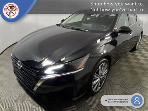 Used 2024 Nissan Altima 2.5 SL image 1