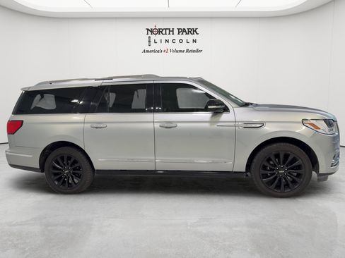 Used 2020 Lincoln Navigator L Reserve RWD image 6