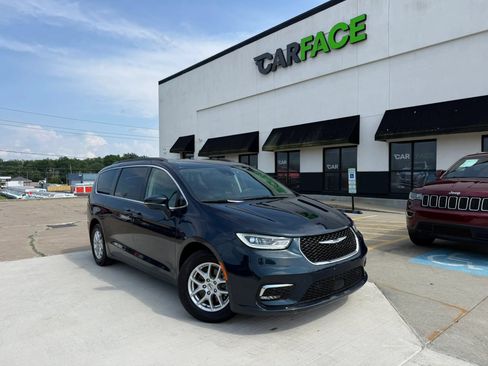 Used 2022 Chrysler Pacifica Touring-L w/ Uconnect Theater Family Group FWD image 1