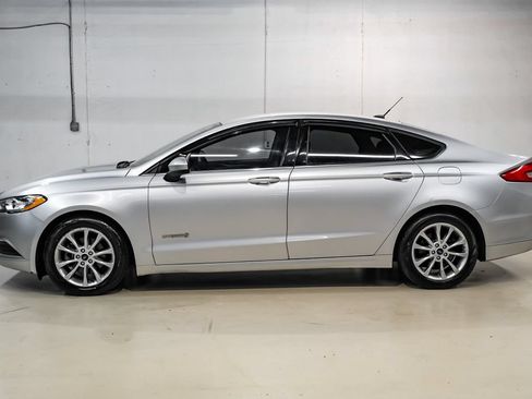 Used 2017 Ford Fusion SE FWD image 10