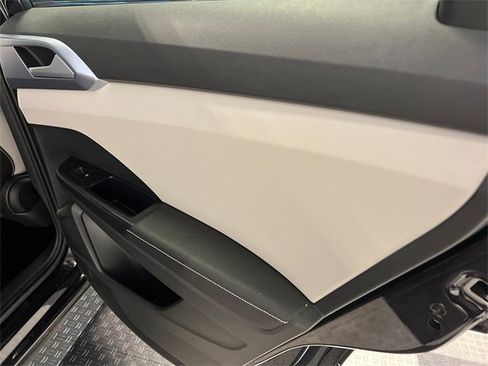 Certified 2025 Volkswagen Taos SE image 13