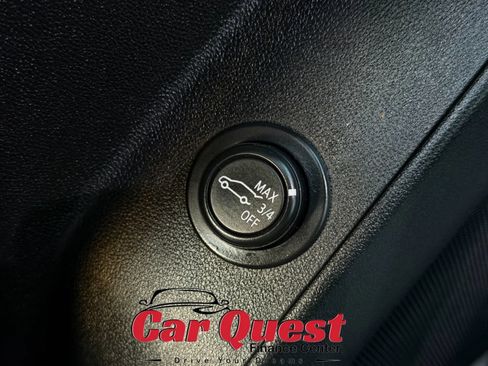 Used 2019 Chevrolet Equinox LT FWD image 28