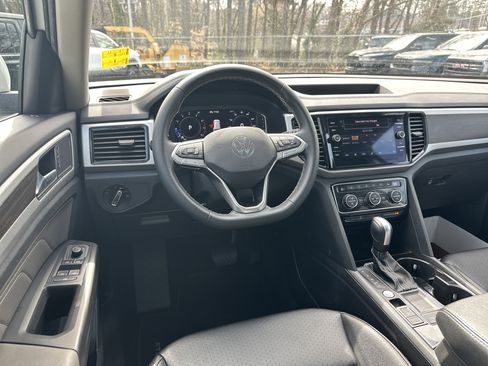 Used 2023 Volkswagen Atlas SE image 25