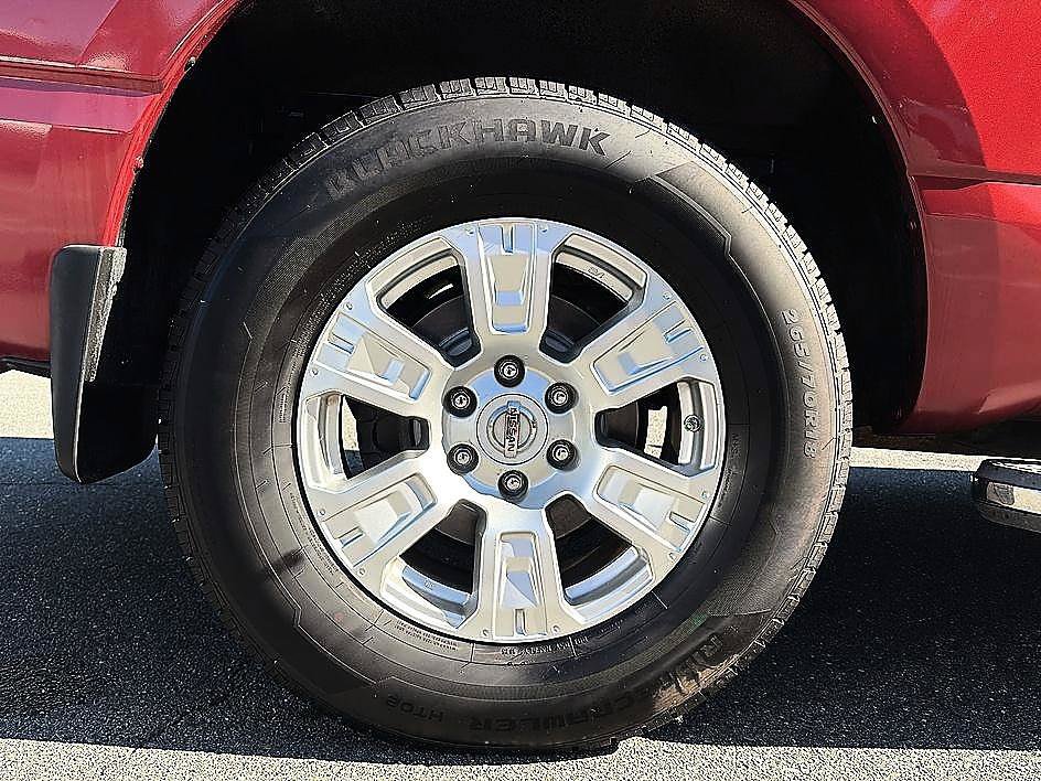Used 2017 Nissan Titan SV RWD image 11