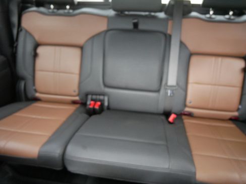 Certified 2025 Chevrolet Silverado 1500 High Country AWD/4WD image 13