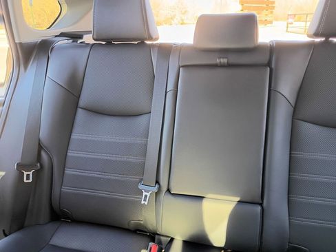 Used 2022 Toyota RAV4 Limited image 19