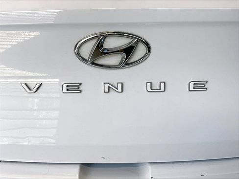 Used 2020 Hyundai Venue SE FWD image 30