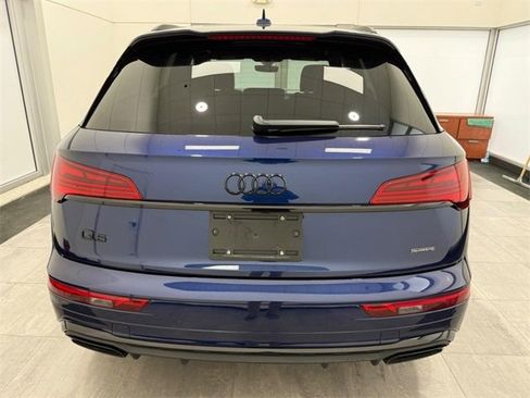 Certified 2025 Audi Q5 2.0T Premium w/ Convenience Plus Package image 3