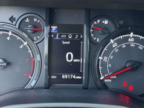 Used 2022 Toyota 4Runner SR5 Premium w/ Moonroof Package RWD image 13