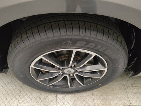 Used 2018 Dodge Journey SE w/ Connectivity Group FWD image 31