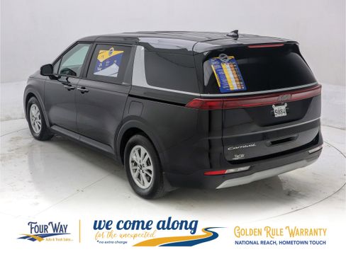 Used 2022 Kia Carnival LX image 6