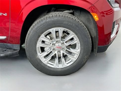 Used 2023 GMC Yukon SLT w/ SLT Luxury Package image 39