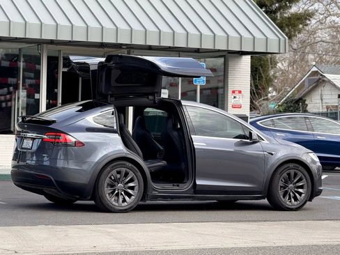 Used 2018 Tesla Model X 100D image 8
