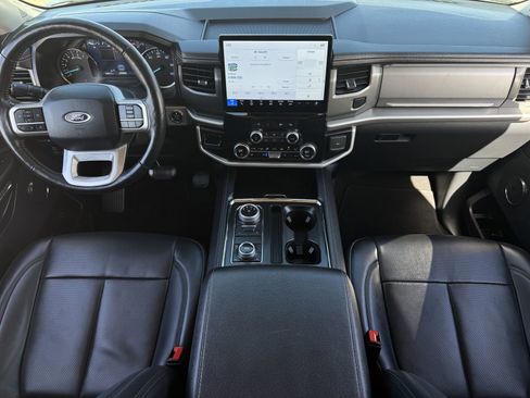 Used 2024 Ford Expedition XLT image 12