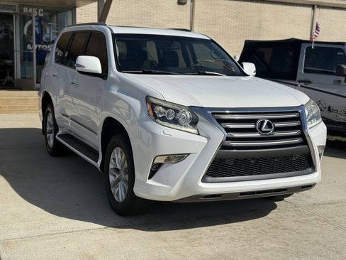 Used 2017 Lexus GX 460 Premium image 3