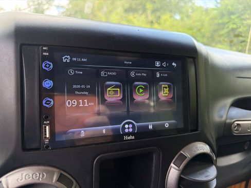 Used 2013 Jeep Wrangler Sport AWD/4WD image 10