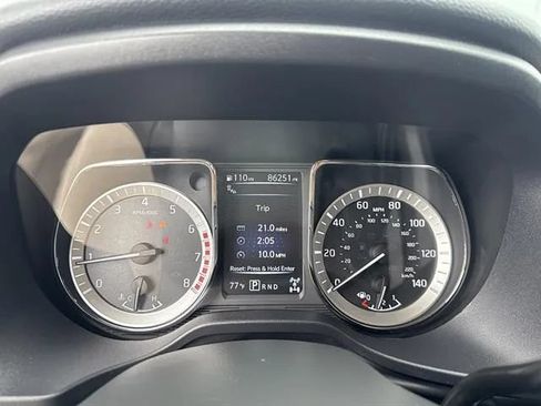 Used 2017 Nissan Titan SV AWD/4WD image 10