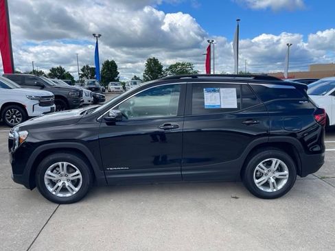 Certified 2022 GMC Terrain SLE w/ Driver Convenience Package FWD image 9