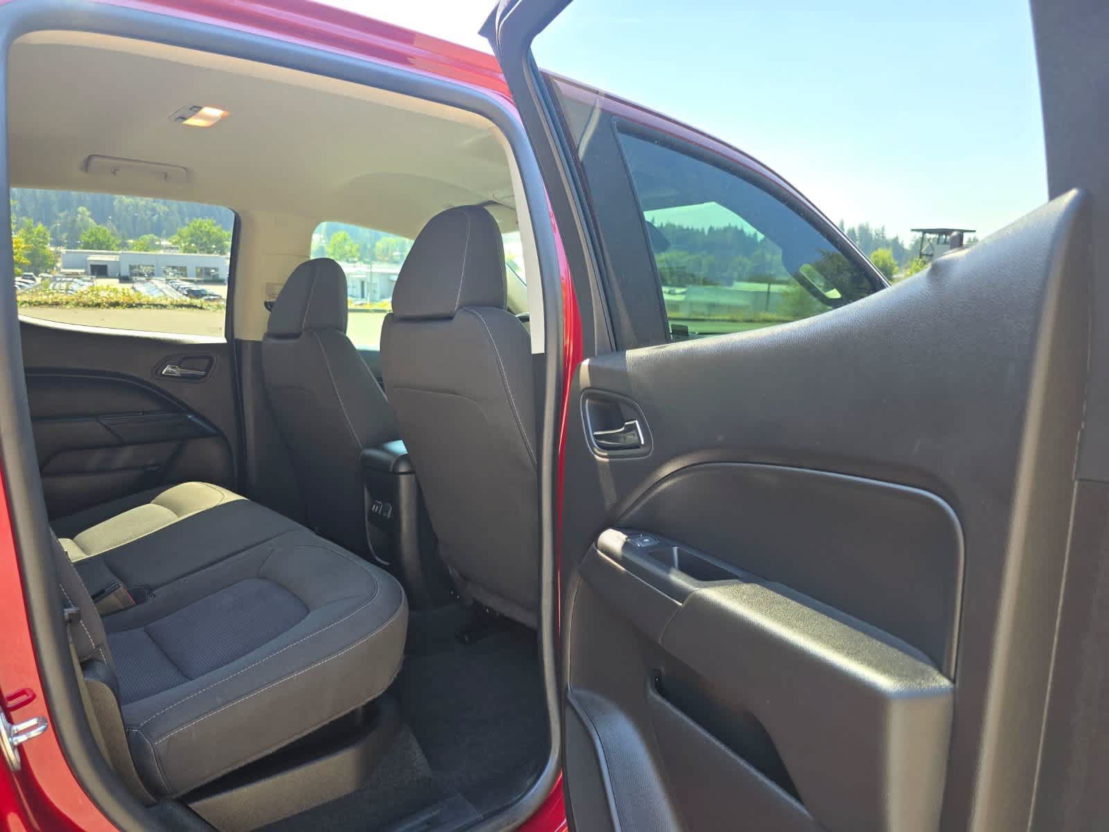 Used 2018 Chevrolet Colorado LT w/ LT Convenience Package RWD image 24