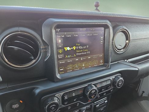 Used 2023 Jeep Gladiator Overland image 15