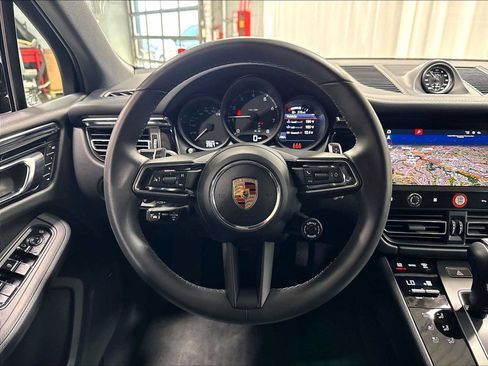 Used 2026 Porsche Macan AWD/4WD image 17