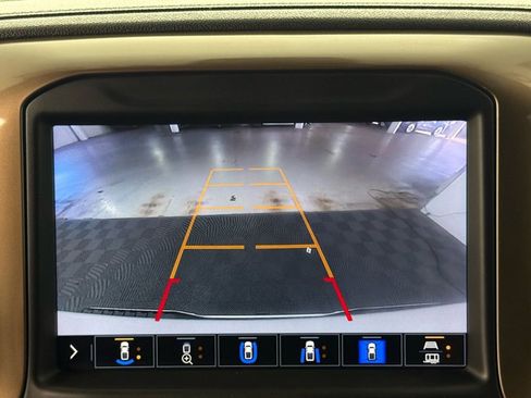 Used 2021 Chevrolet Silverado 1500 High Country w/ Technology Package image 28