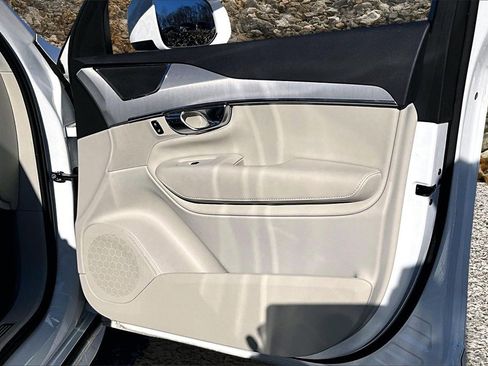 Used 2023 Volvo XC90 B5 Core image 22