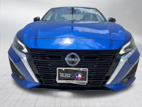 Used 2025 Nissan Altima 2.5 SV FWD image 2