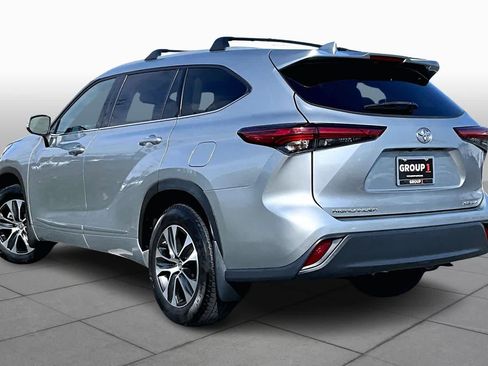 Used 2022 Toyota Highlander XLE image 12