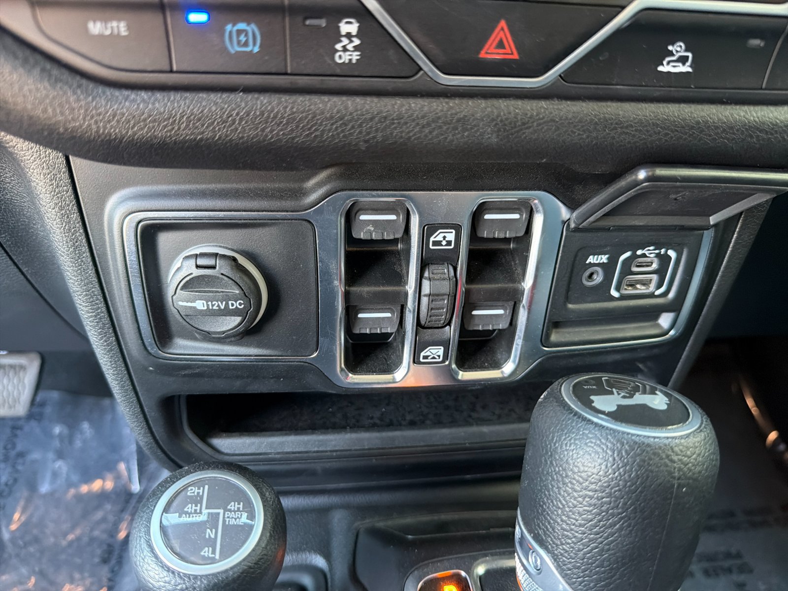 Used 2024 Jeep Wrangler Unlimited AWD/4WD image 42