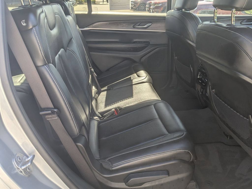 Used 2023 Jeep Grand Cherokee L Limited AWD/4WD image 30