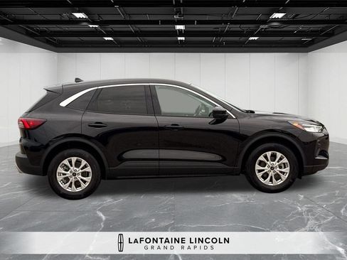 Used 2023 Ford Escape Active w/ Tech Pack #2 AWD/4WD image 6
