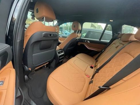 Used 2025 BMW X5 xDrive40i w/ M Sport Package AWD/4WD image 5