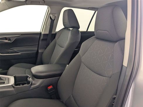 Used 2025 Toyota RAV4 XLE w/ Convenience Package FWD image 13