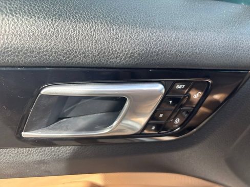 Used 2019 Porsche Cayenne AWD/4WD image 19