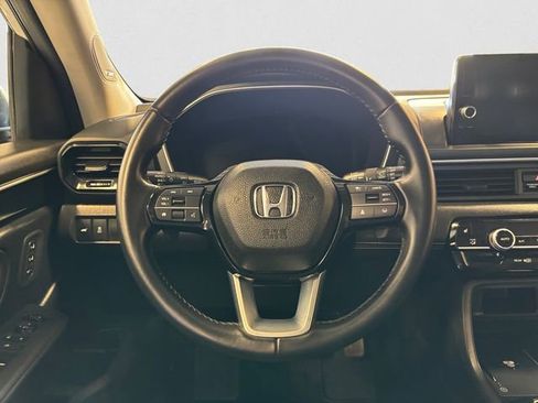 Used 2023 Honda Pilot Touring image 13