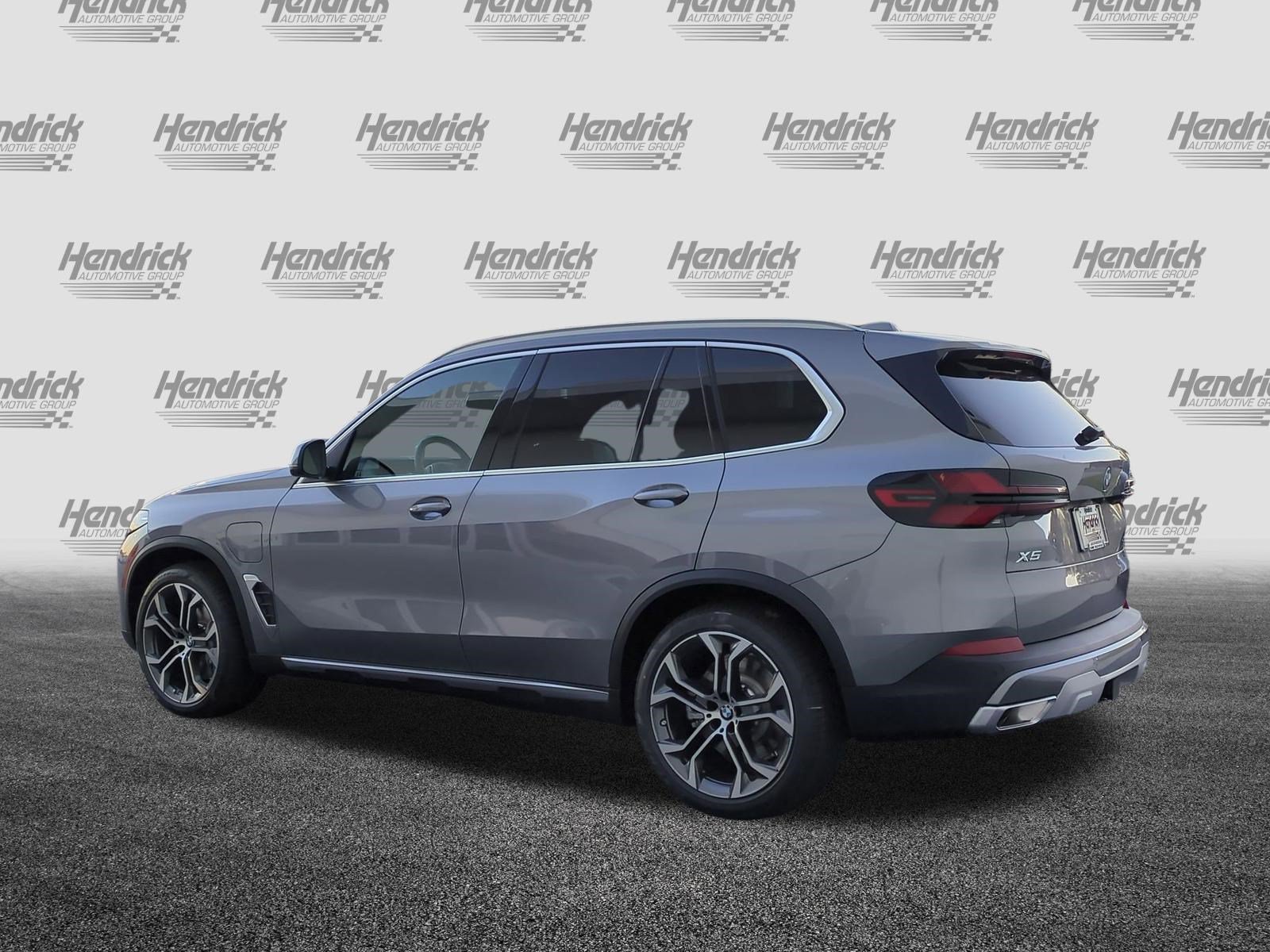 Certified 2026 BMW X5 xDrive50e w/ Climate Comfort Package AWD/4WD image 8