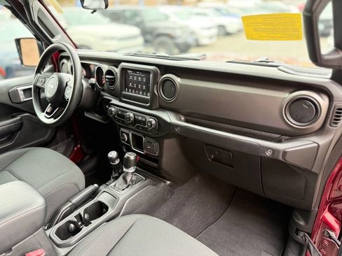 Used 2022 Jeep Gladiator Sport image 13