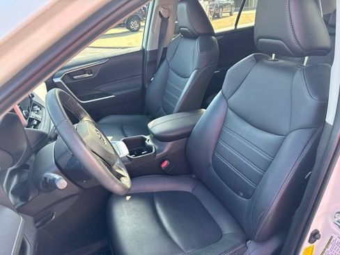 Used 2022 Toyota RAV4 XLE Premium AWD/4WD image 15